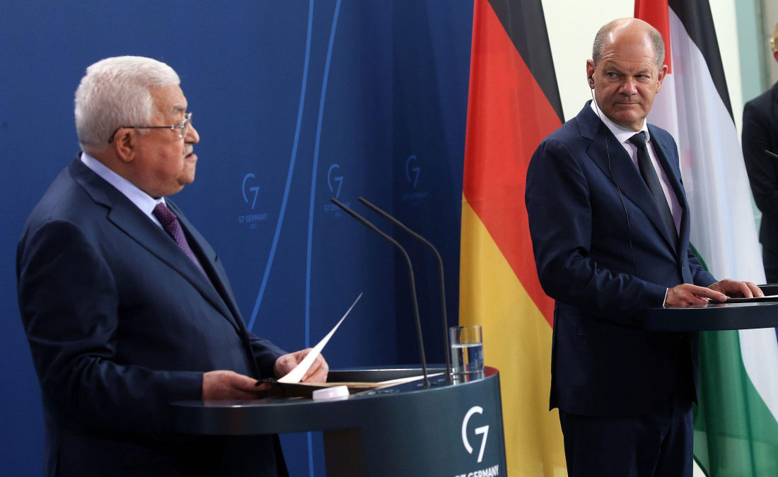 Abbas u Njemačkoj izjavio da je Izrael počinio “50 holokausta”, Scholz reagovao: Zgrožen sam