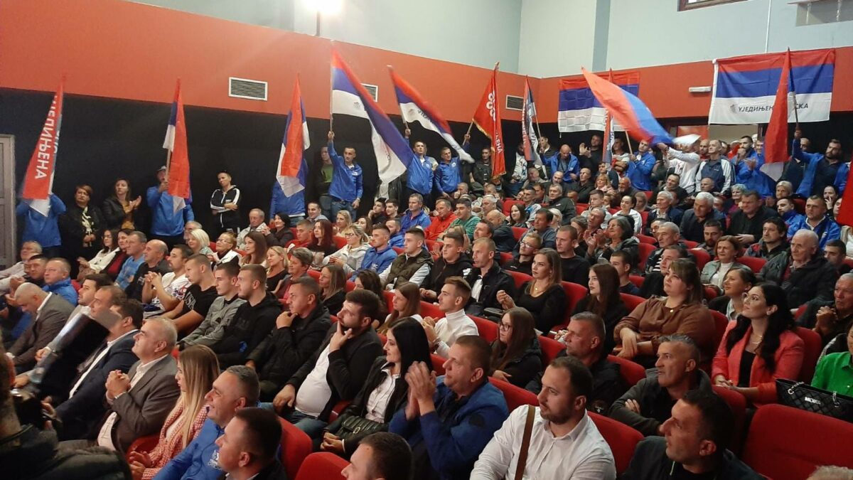 Više ljudi stoji nego što sjedi – opet prepune sale na tribini Ujedinjene Srpske
