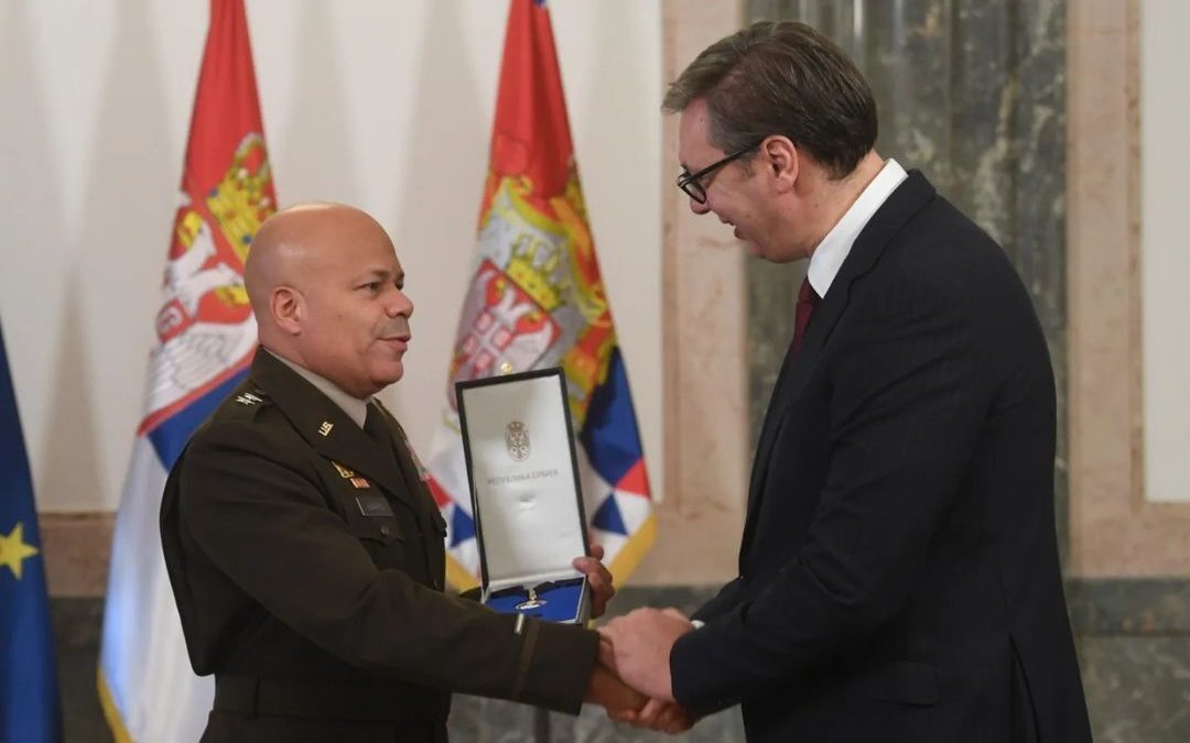 Vučić odlikovao američkog generala Harisa