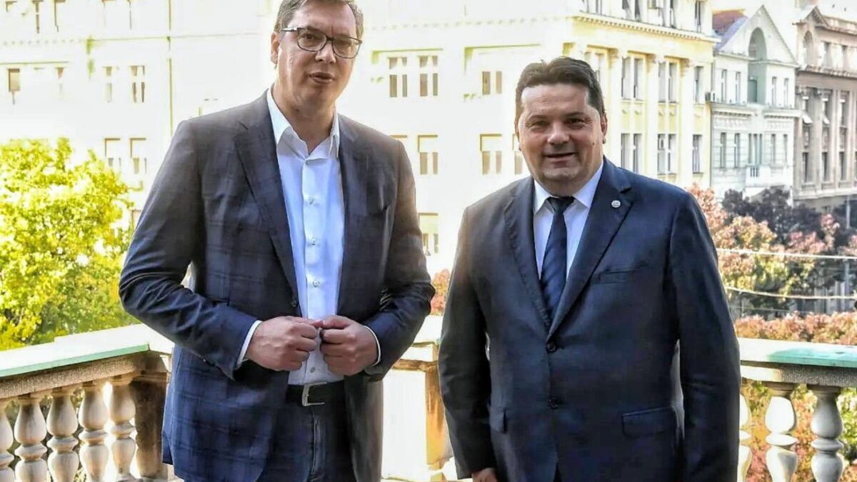 “Ponosni na dugogodišnju saradnju Srpske Napredne Stranke i Ujedinjene Srpske” Stevandić čestitao Vučiću 14 godina postojanja i rada SNS