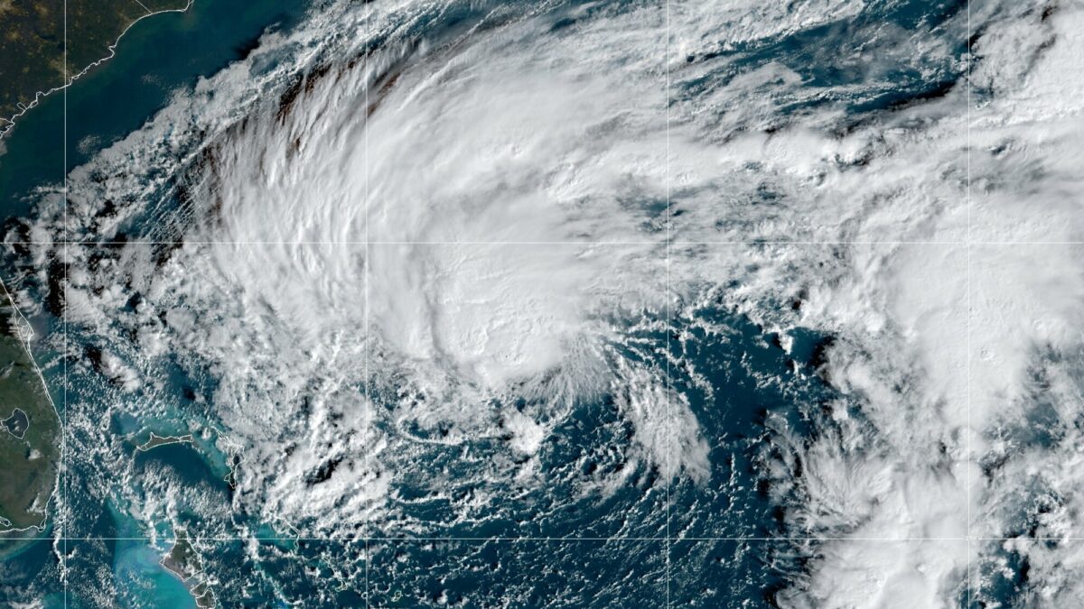Uragan Nikol nadomak obala Floride