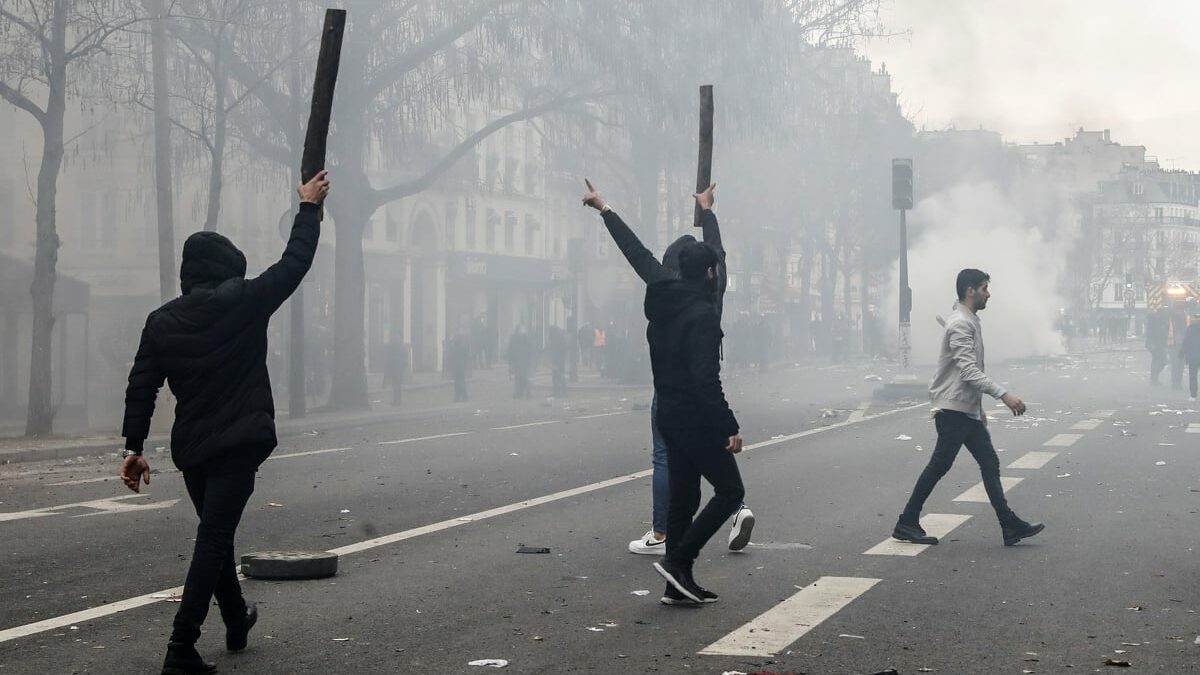 Demonstranti okupirali Pariz