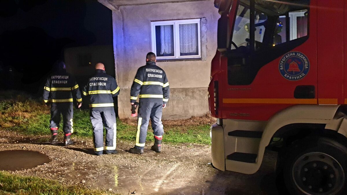 Vatrogasci nasilno ušli u kuću i pronašli tijelo