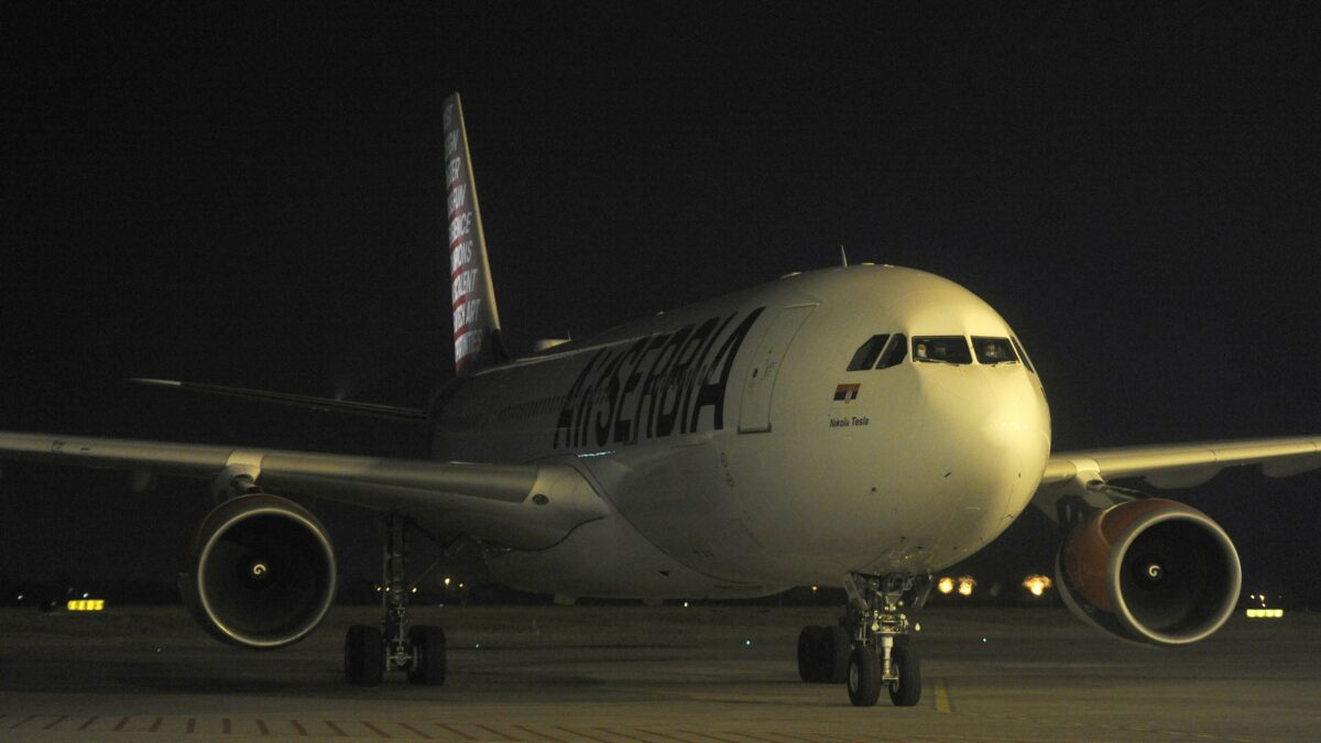 Avion prinudno sletio na Aerodrom u Beogradu