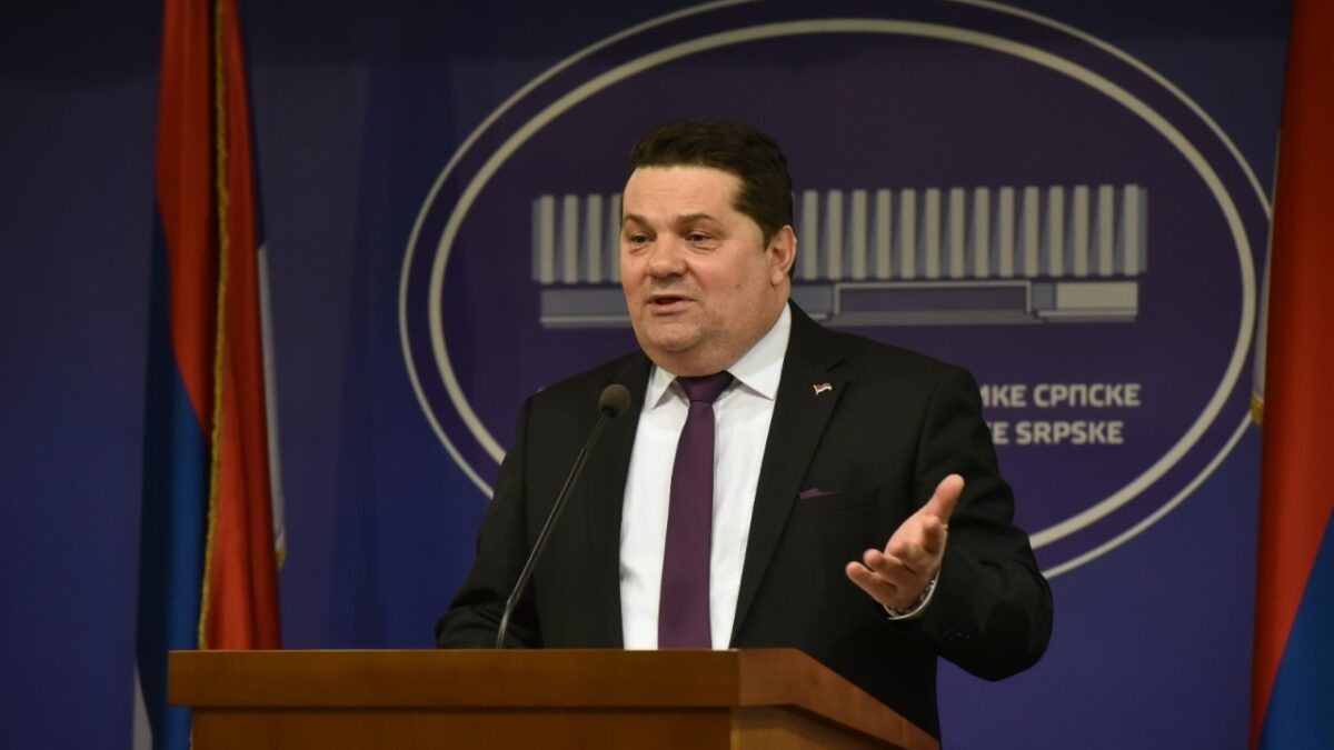 Stevandić: Nećemo objaviti odluku Šmita ako smijeni Dodika