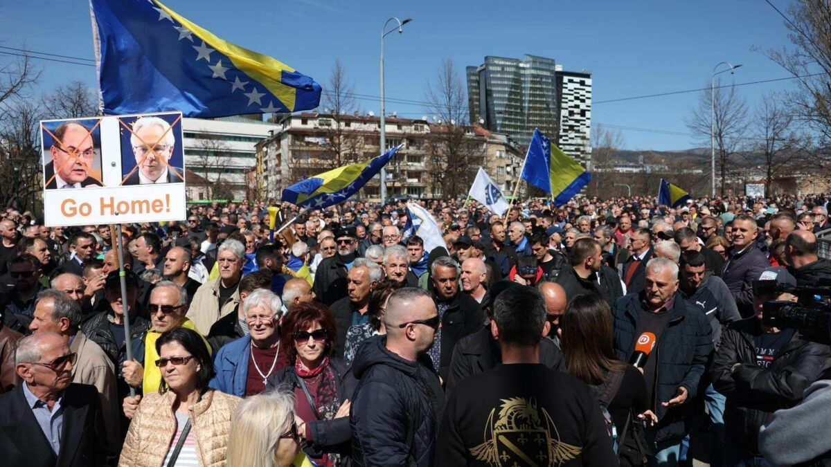 Završeni protesti ispred OHR, Šmit i Marfi nepoželjni u BiH