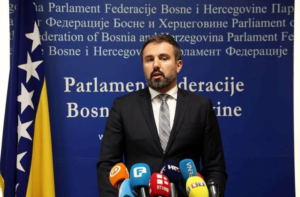 Stojanović: Ko dođe danas na proteste taj je protiv građanske BiH