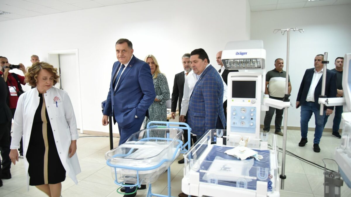 Uručeni transportni inkubatori; Dodik: Spasiti jedno dijete, znači spasiti svijet