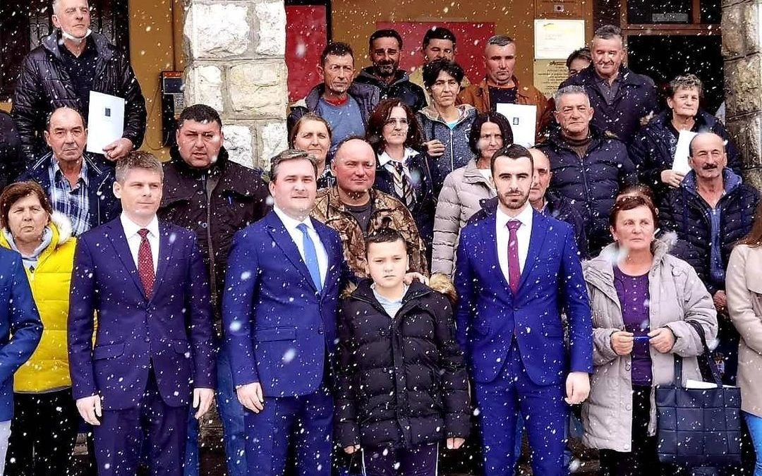 “Srbija pokazala ljubav i brigu” Selaković uručio pomoć za 35 povratničkih porodica u Bosanskom Petrovcu