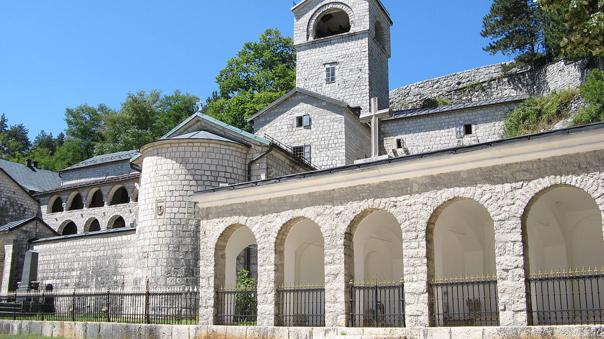 Krivokapić: Neko bi “gumicom” da mijenja status Cetinjskog manastira
