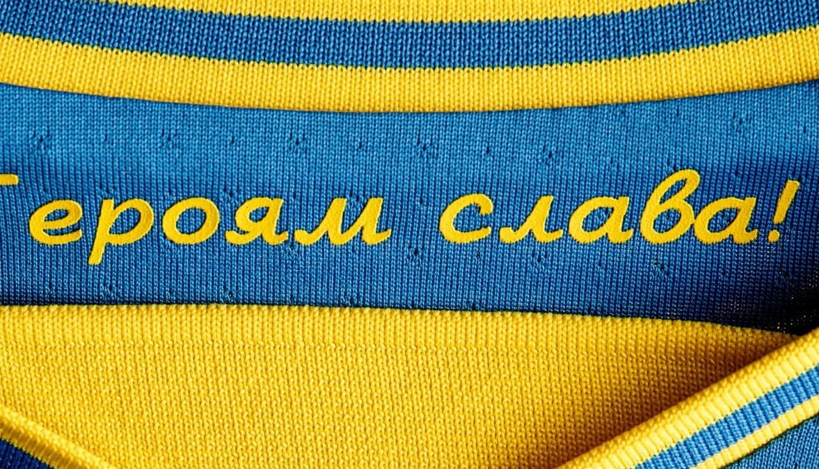 Ukrajina prkoseći UEFA-i najavila da će nositi dresove sa zabranjenim sloganom