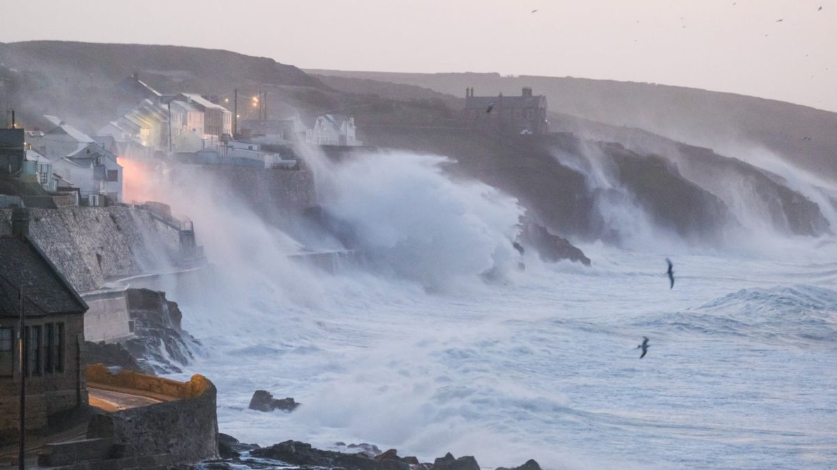 Britanija se sprema za jednu od najgorih oluja, izdato rijetko upozorenje