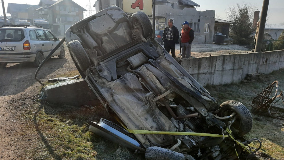 Dva mladića poginula u stravičnoj saobraćajnoj nesreći kod Gračanice