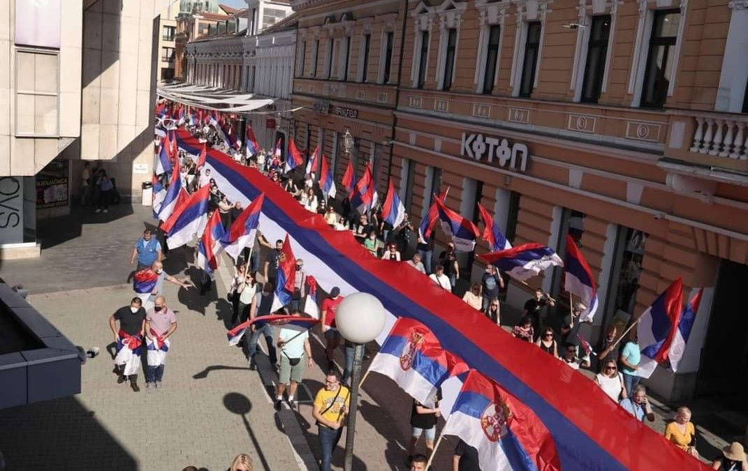 Prodefilovala najveća zastava Republike Srpske – Ujedinjena Srpska obilježila Dan srpskog jedinstva, slobode i nacionalne zastave