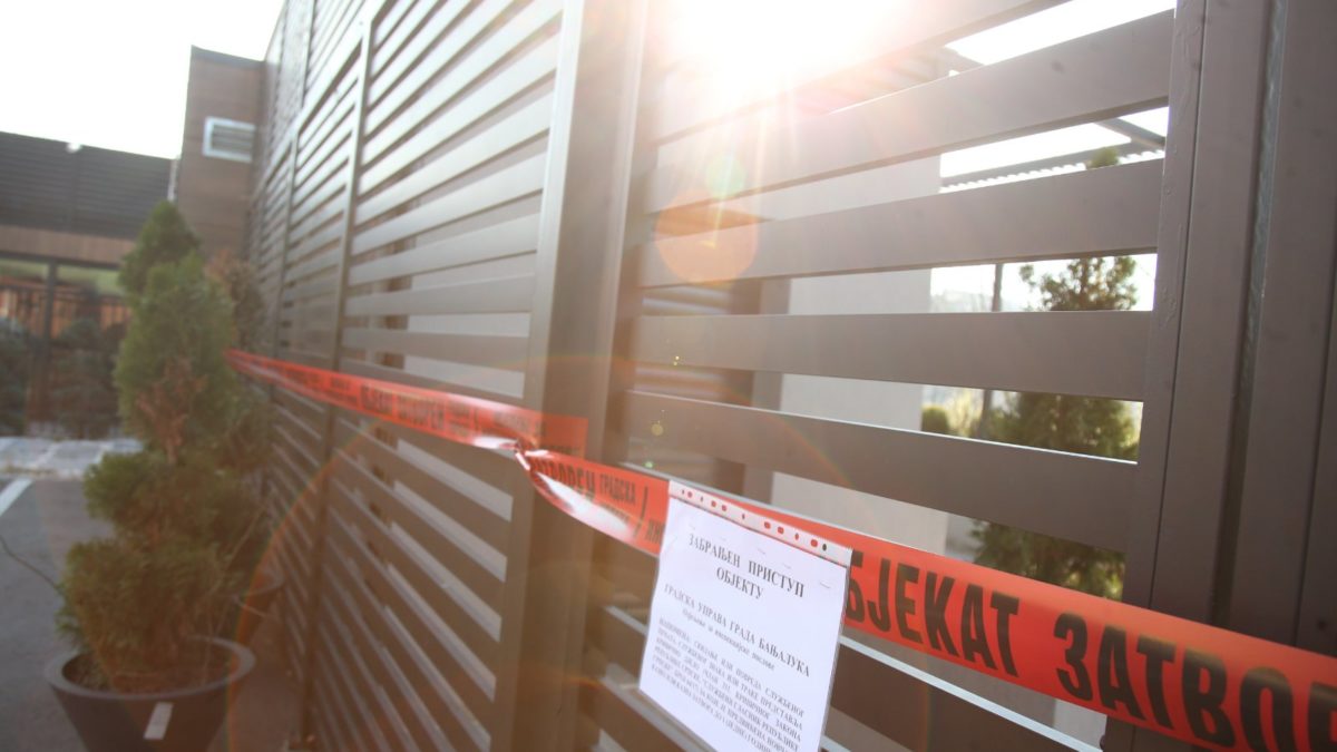 Advokat Stevanović potvrdio da je porodica Radišić počela sa uklanjanjem “Kajak terase”