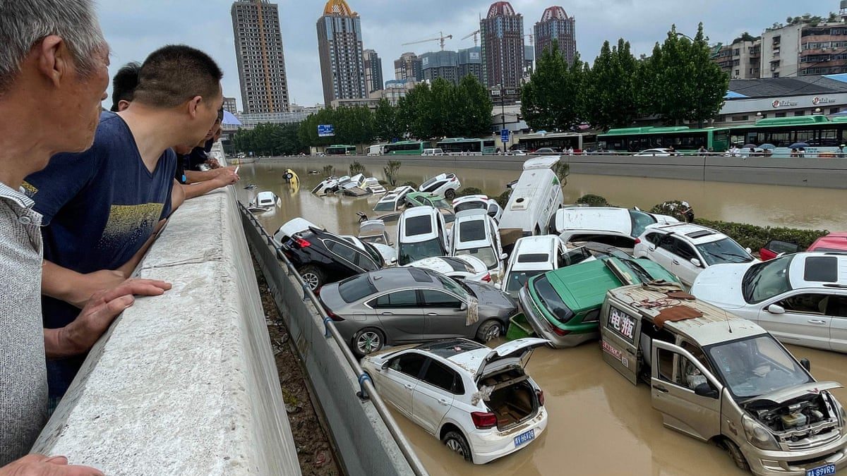 Broj žrtava poplava u Kini porastao na 33, kiša i dalje pada