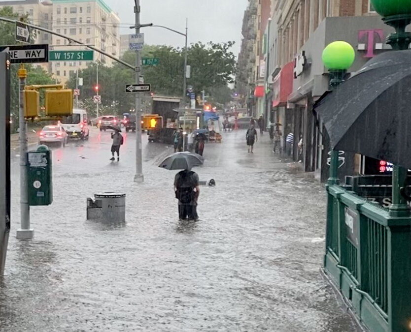 Zbog obilnih padavina i poplava u New Yorku vanredno stanje