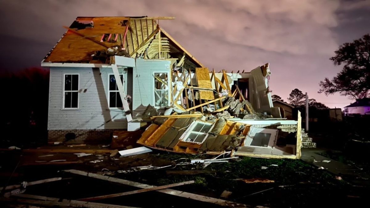 Tornado čupao krovove i prevrtao automobile u New Orleansu, poginula najmanje jedna osoba