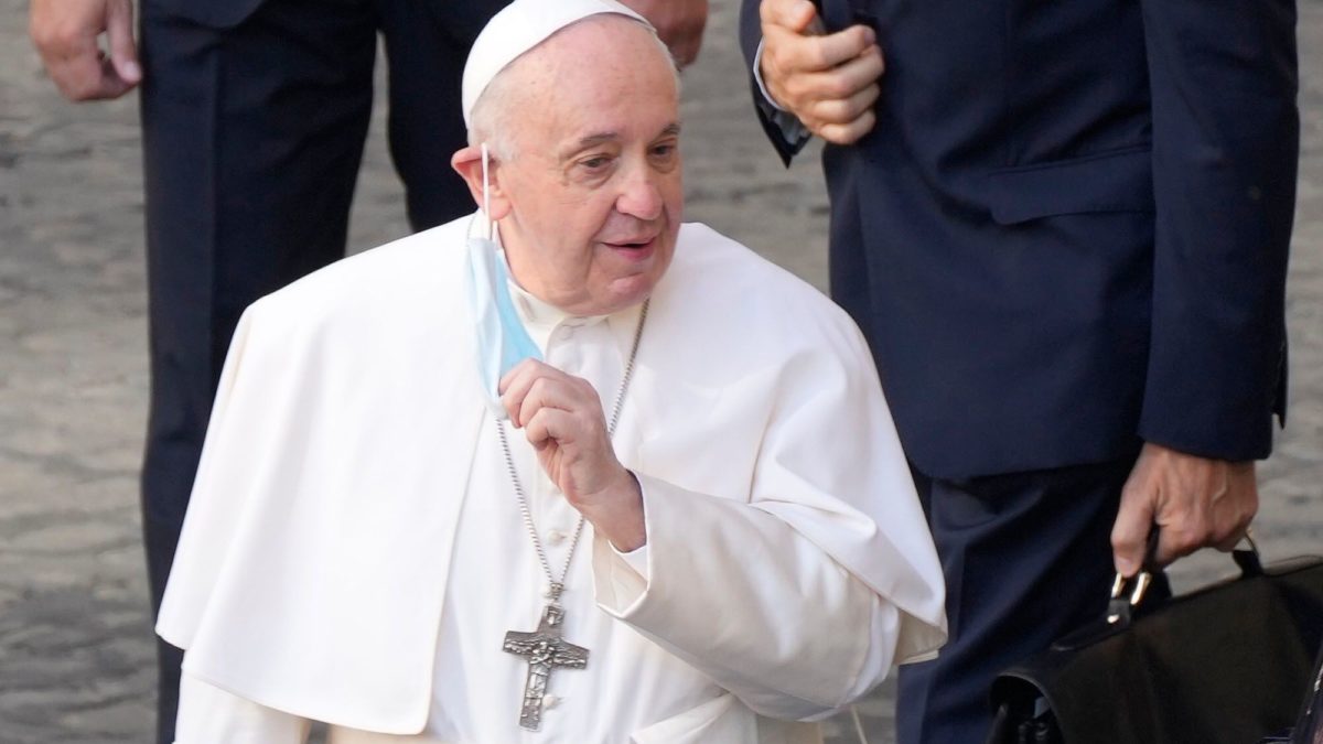 Papa Franjo se osjeća dobro nakon operacije