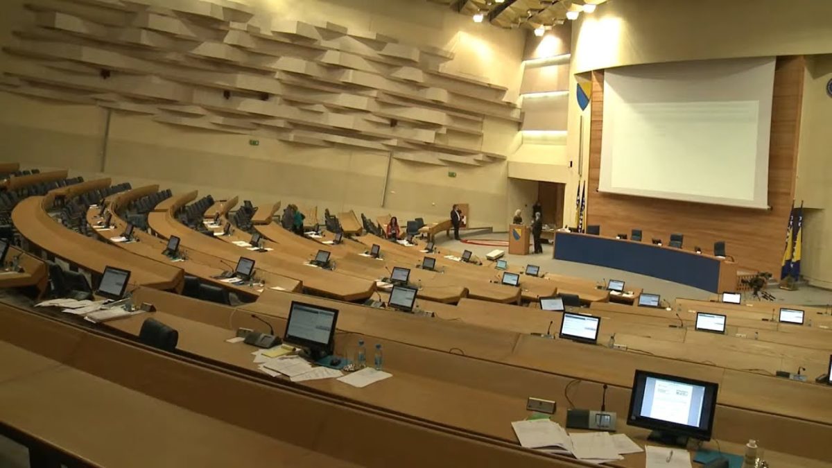Tegeltija u parlamentu obrazložio odluku o smjeni Podžića