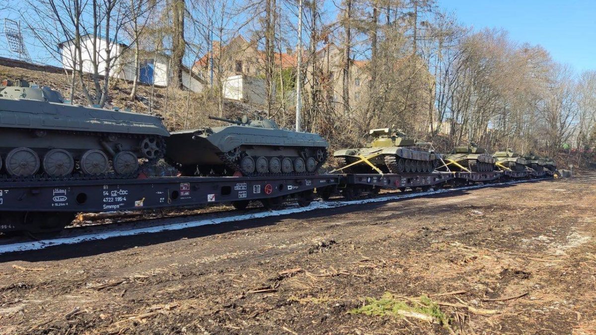 Stižu prvi EU tenkovi u Ukrajinu