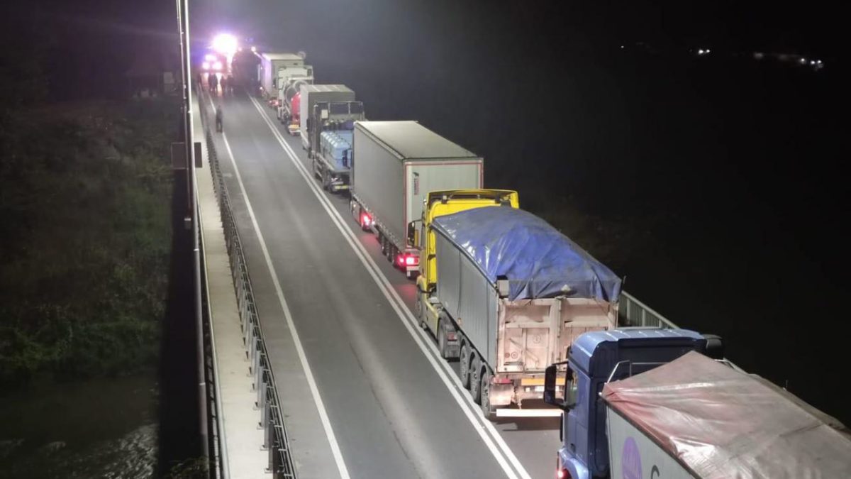 Teška saobraćajna nesreća kod tunela Vranduk: U sudaru tri vozila, dvoje povrijeđenih