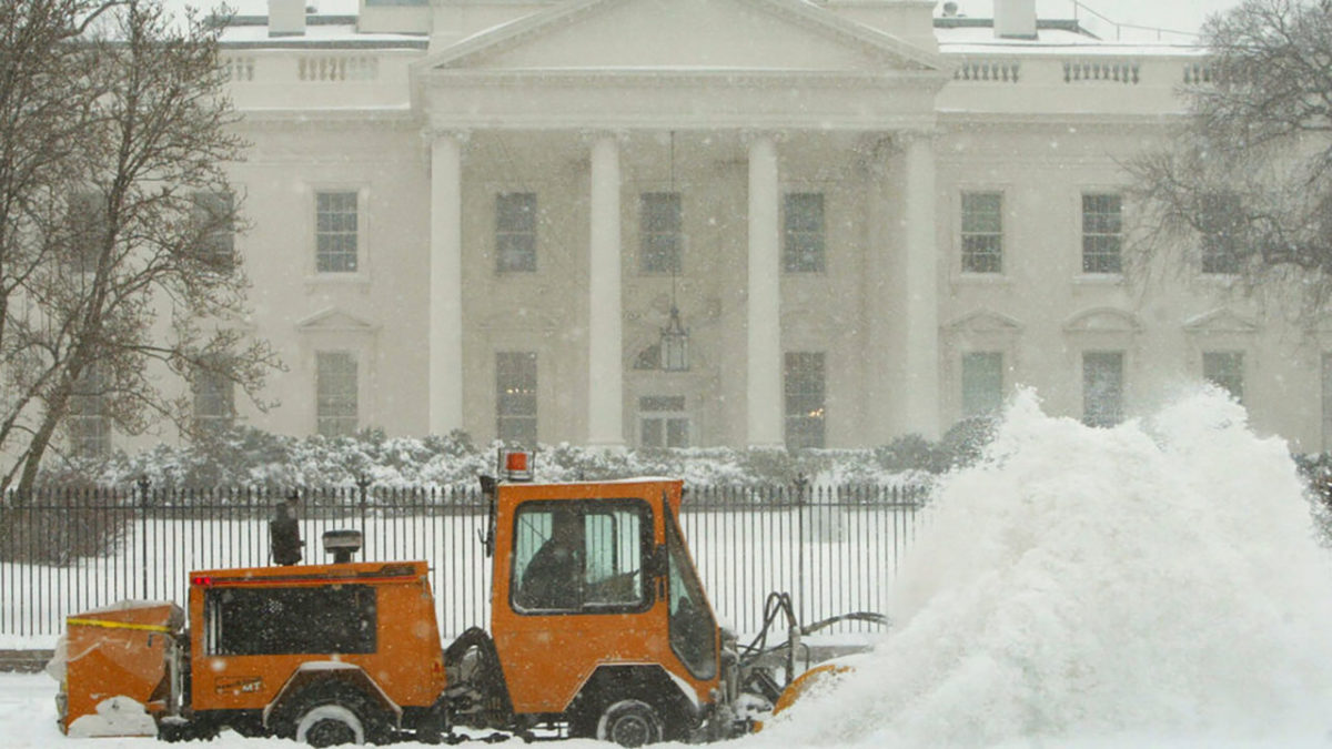 Snijeg paralisao Vašington, 500.000 ljudi bez struje